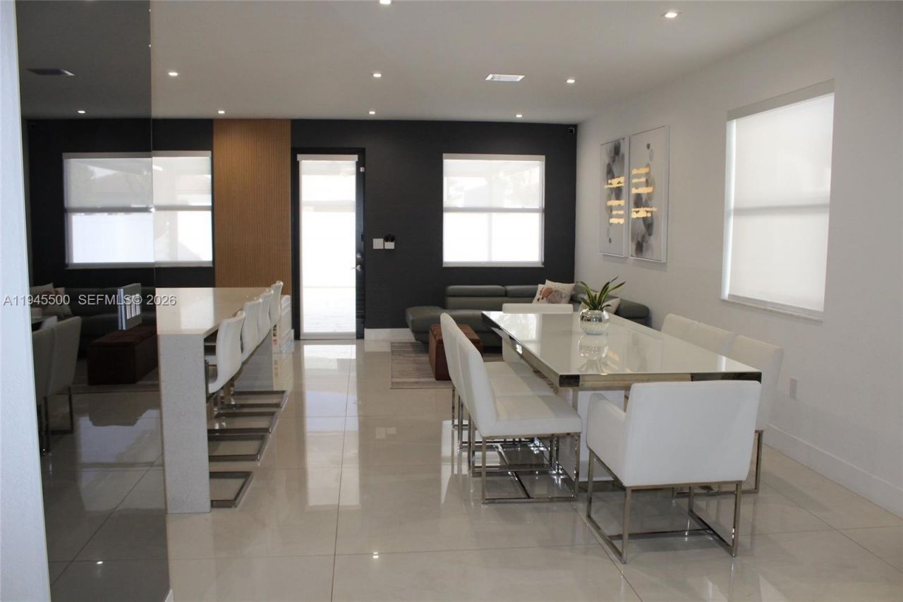 11024 W 35th Ln , Hialeah, FL 33018 Photo