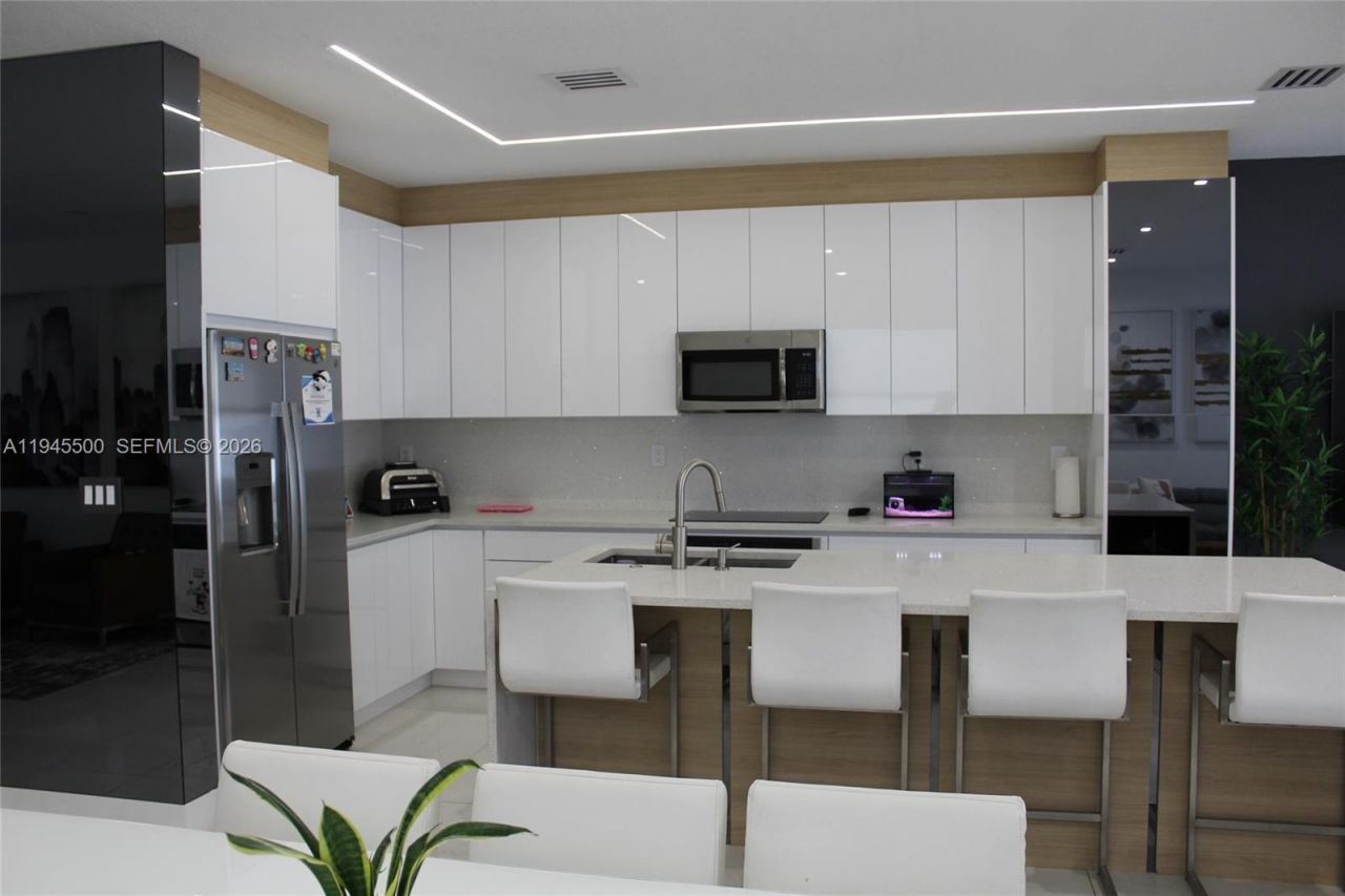 11024 W 35th Ln , Hialeah, FL 33018 Photo