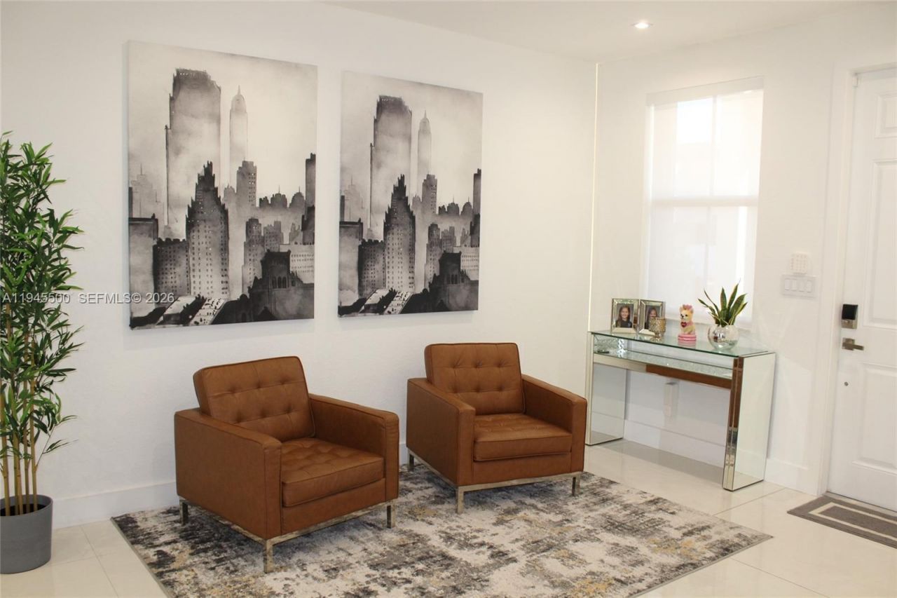 11024 W 35th Ln , Hialeah, FL 33018 Photo