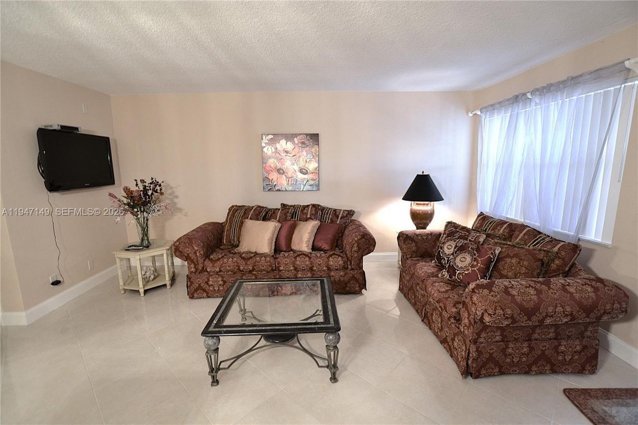 581 Blue Heron Dr , Unit 302-B, Hallandale Beach, FL 33009 Photo