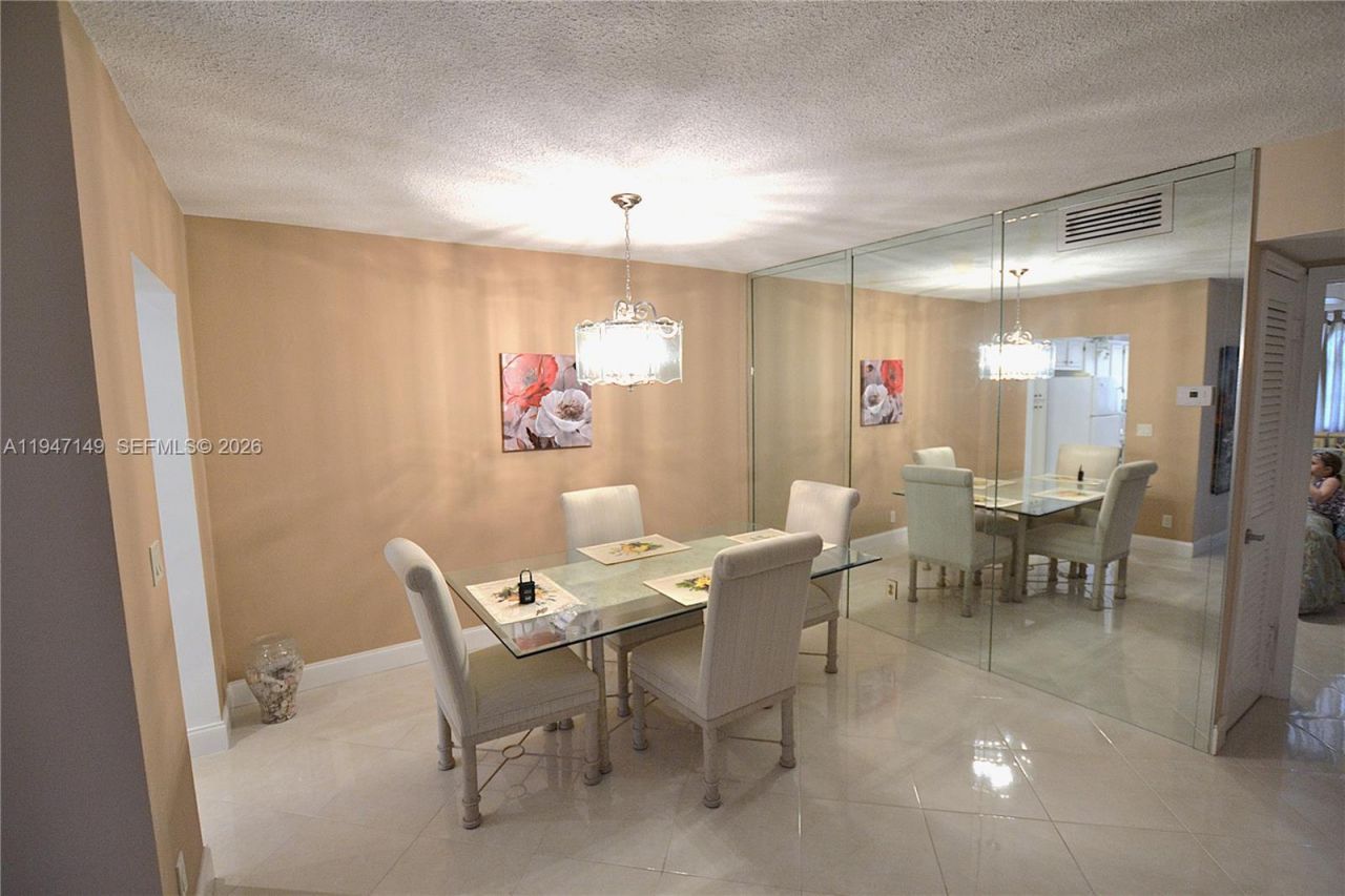 581 Blue Heron Dr , Unit 302-B, Hallandale Beach, FL 33009 Photo