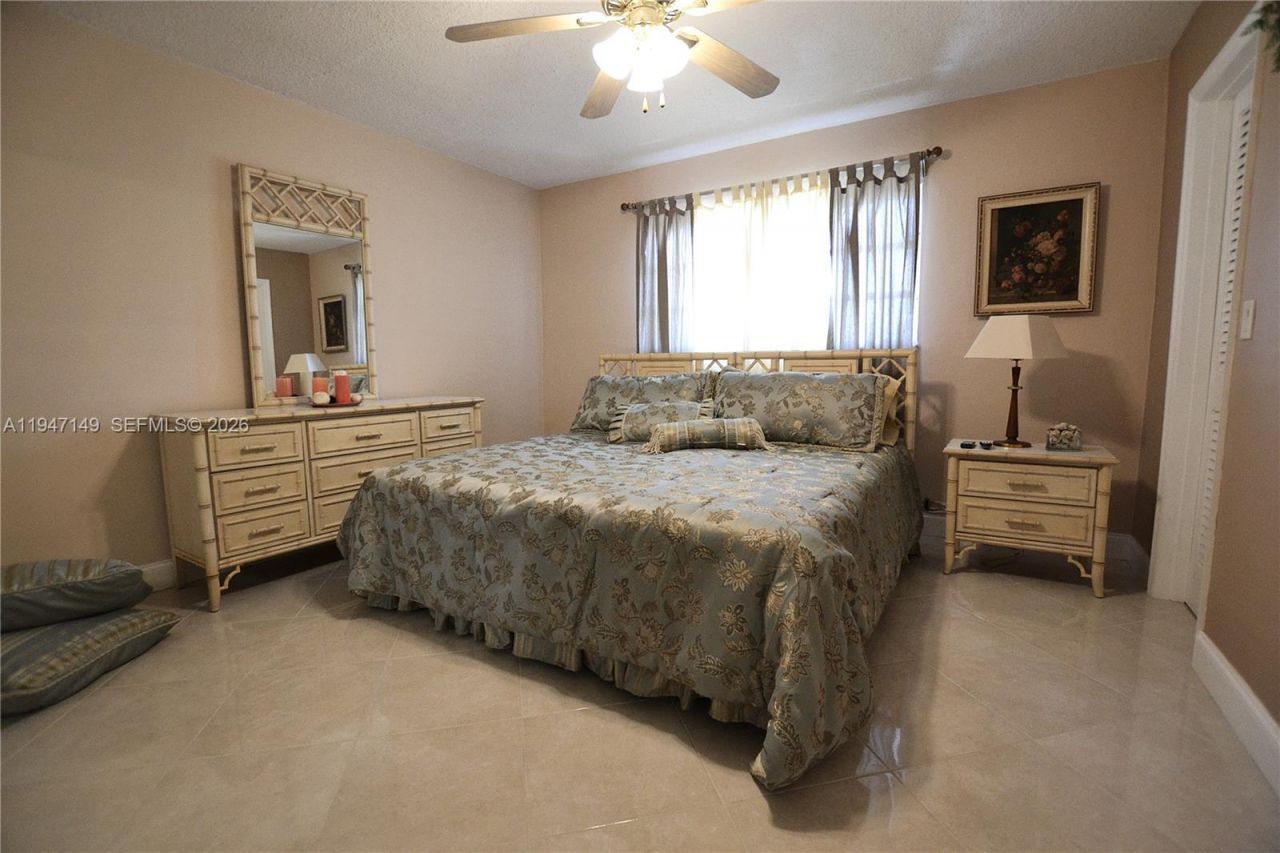 581 Blue Heron Dr , Unit 302-B, Hallandale Beach, FL 33009 Photo