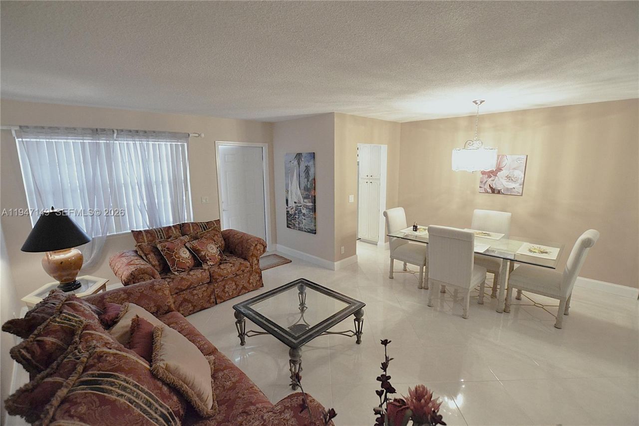 581 Blue Heron Dr , Unit 302-B, Hallandale Beach, FL 33009 Photo