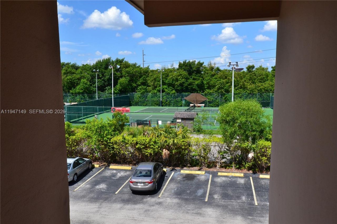 581 Blue Heron Dr , Unit 302-B, Hallandale Beach, FL 33009 Photo