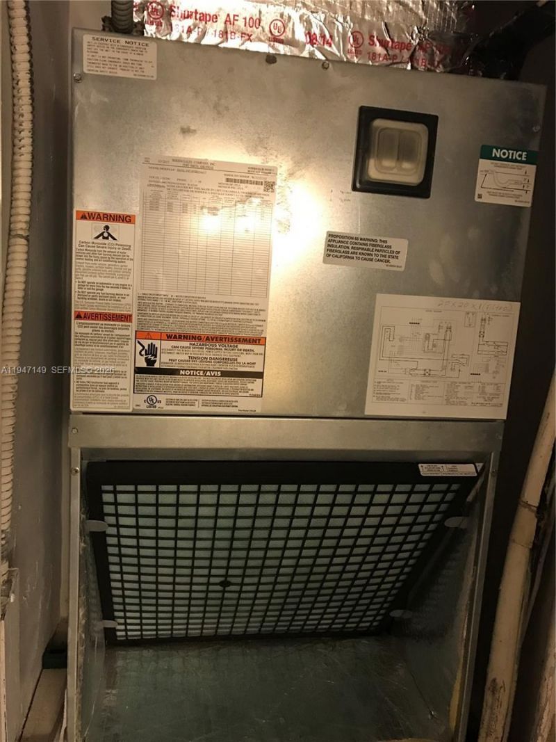 581 Blue Heron Dr , Unit 302-B, Hallandale Beach, FL 33009 Photo