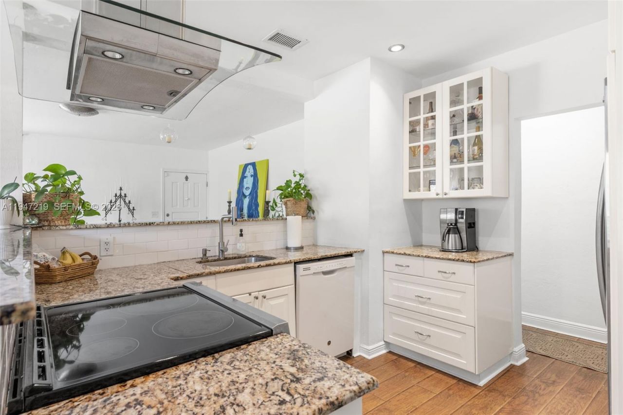 550 Cardinal St, Miami Springs, FL 33166 Photo