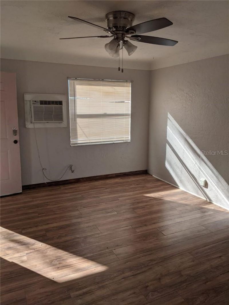 875 19th Avenue S, Unit 1/2, Saint Petersburg, FL 33705 Photo