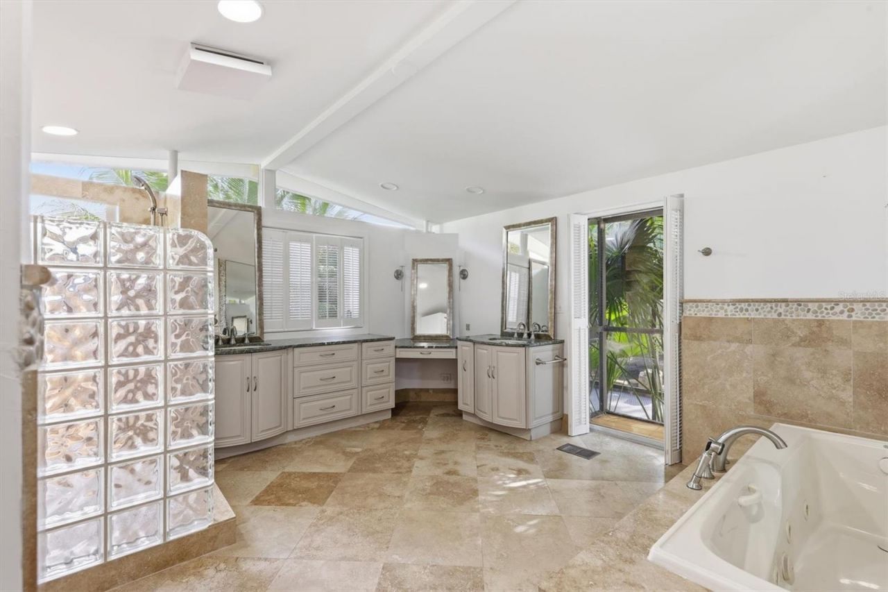 425 Partridge Circle, Sarasota, FL 34236 Photo