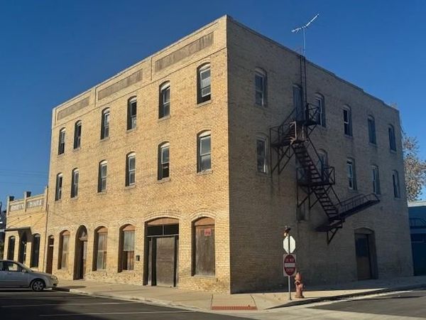 111 NE 2nd ST NE, Smithville, TX 78957