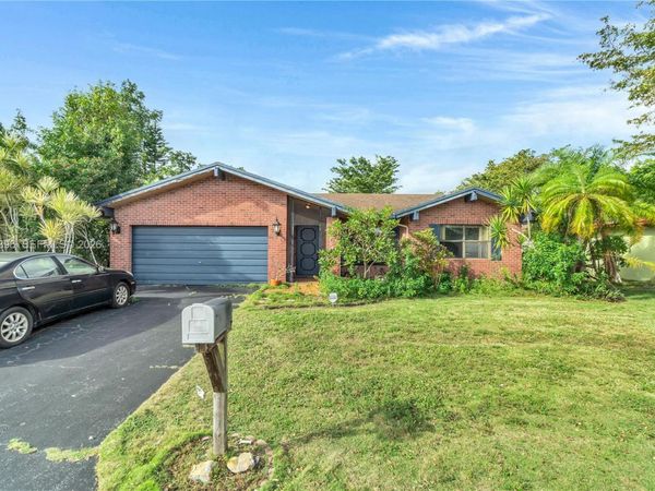 7545 NW 99th Ave, Tamarac, FL 33321