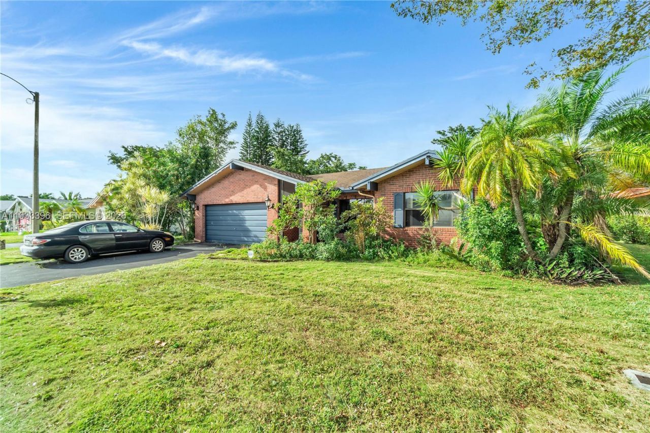 7545 NW 99th Ave, Tamarac, FL 33321 Photo