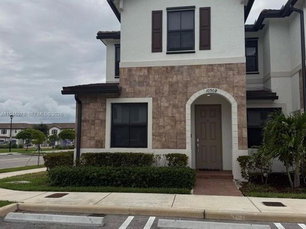 10908 W 32nd Ln, Hialeah, FL 33018