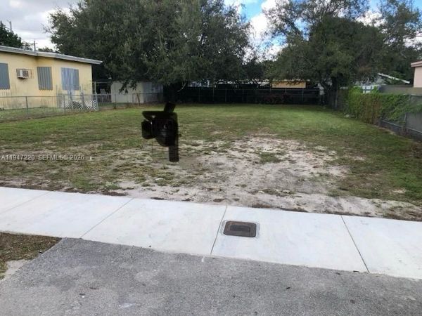 1735 NW 57th St, Miami, FL 33142