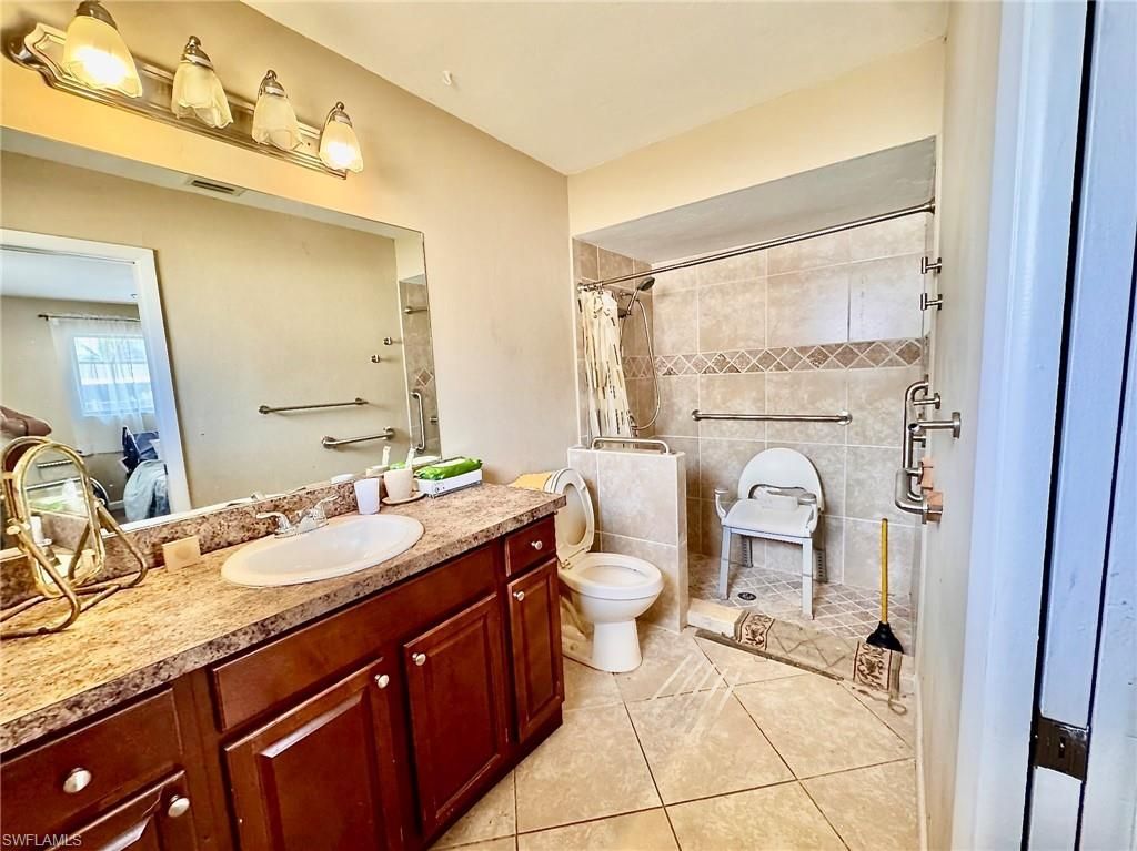 214 NE 9th Ct, Cape Coral, FL 33909 Photo