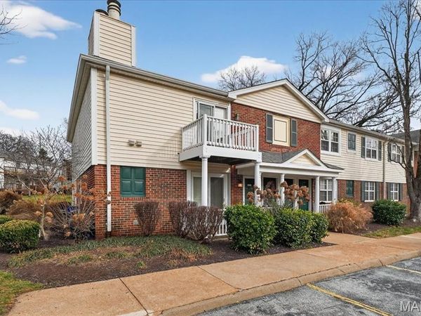 9185 Wrenwood Lane, Brentwood, MO 63144