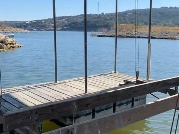 1300 Gold LN, Lago Vista, TX 78645