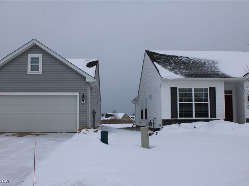 726 Cedar Crest Drive, Elyria, OH 44035 Photo 3