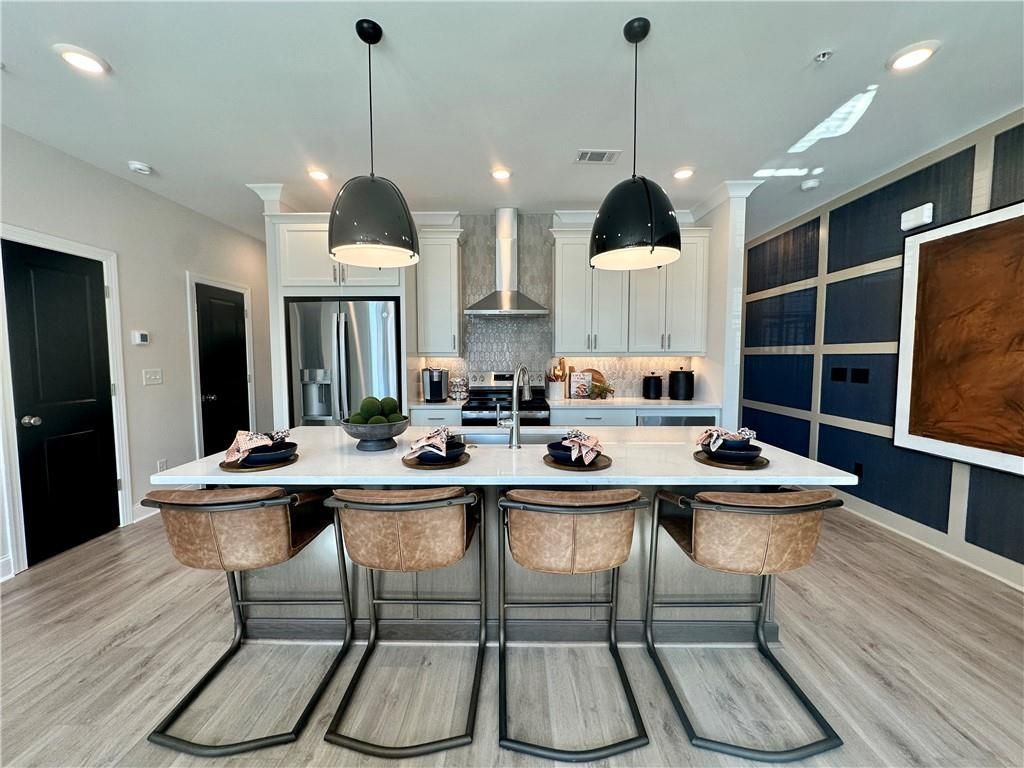 512 Alice Way, Unit D18, Cumming, GA 30040 Main Photo