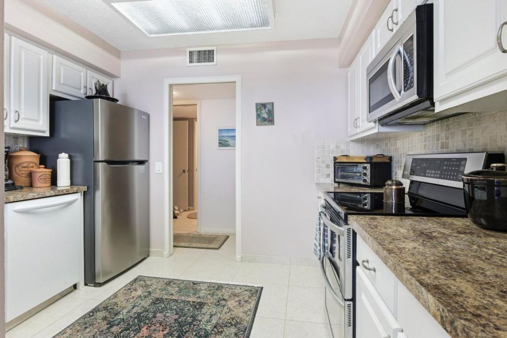 126 Lakeshore Drive, Unit 526, North Palm Beach, FL 33408 Photo