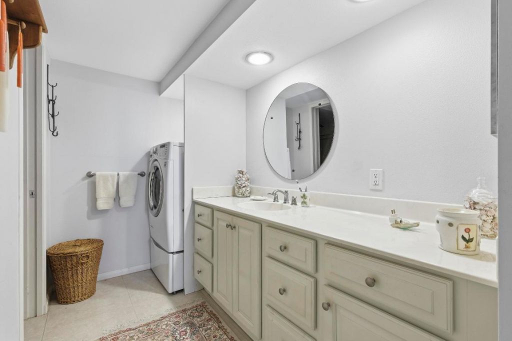 126 Lakeshore Drive, Unit 526, North Palm Beach, FL 33408 Photo