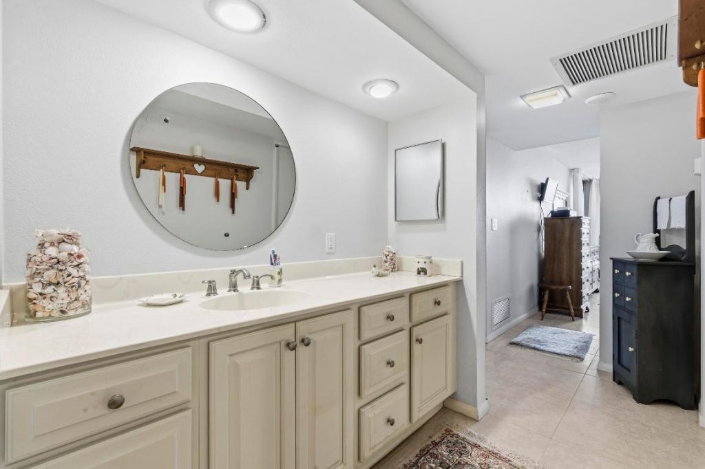 126 Lakeshore Drive, Unit 526, North Palm Beach, FL 33408 Photo