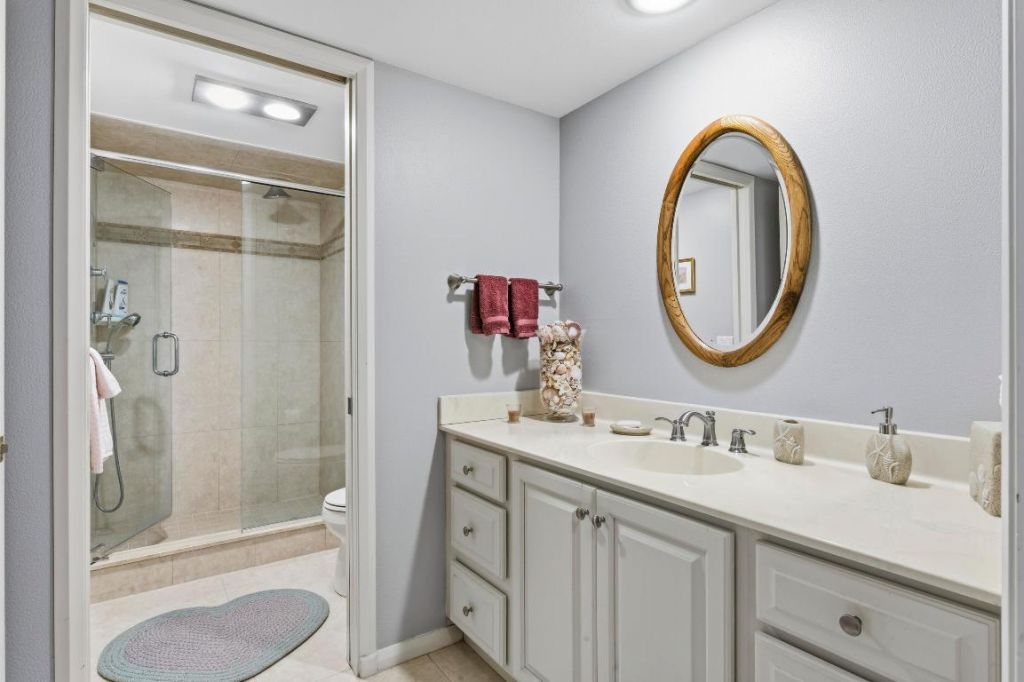 126 Lakeshore Drive, Unit 526, North Palm Beach, FL 33408 Photo