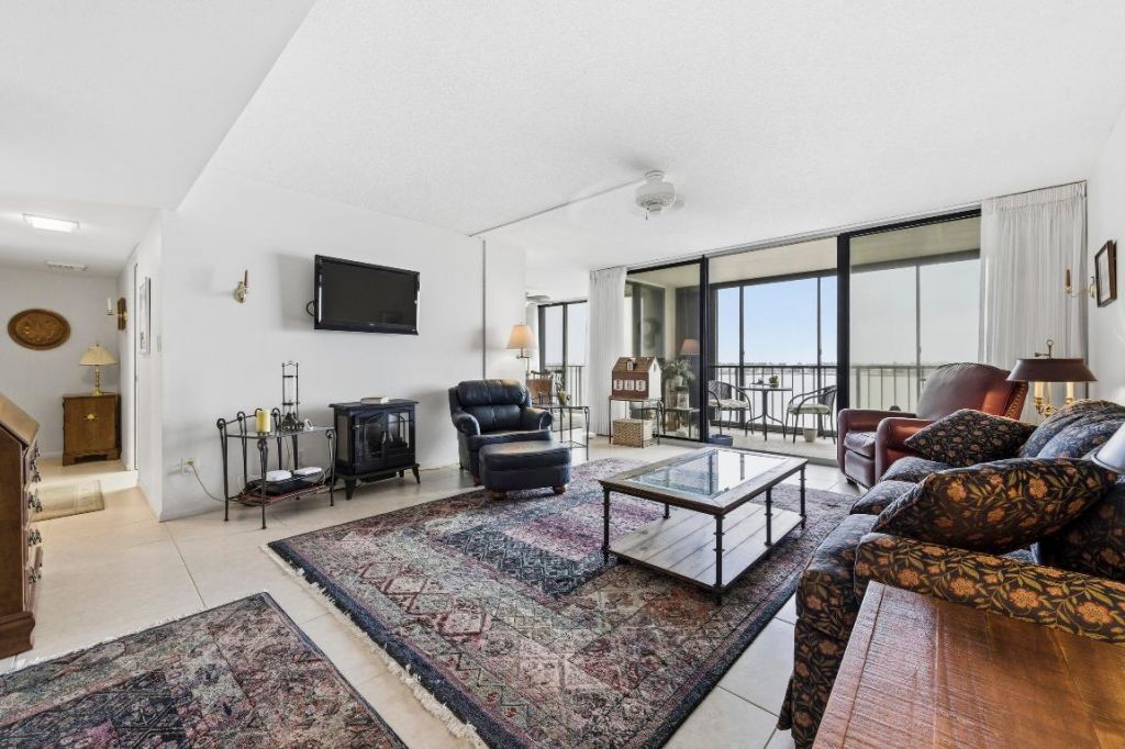 126 Lakeshore Drive, Unit 526, North Palm Beach, FL 33408 Photo