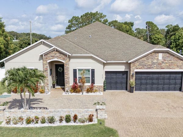 6920 NW Jorgensen Road, Port St. Lucie, FL 34983