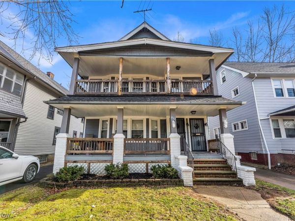 917 Helmsdale Road, Unit 2/UP, Cleveland Heights, OH 44112