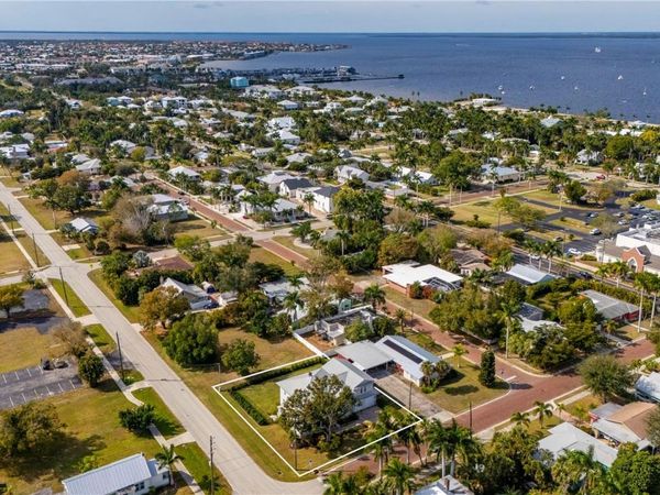 359 GILL STREET, PUNTA GORDA, FL 33950