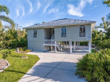 4403 Lake Heather CIR, ST. JAMES CITY, FL 33956