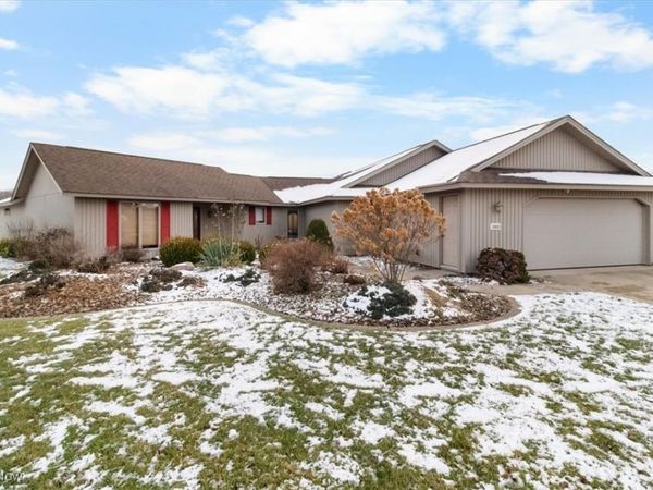 33025 Cobblestone Circle, North Ridgeville, OH 44039
