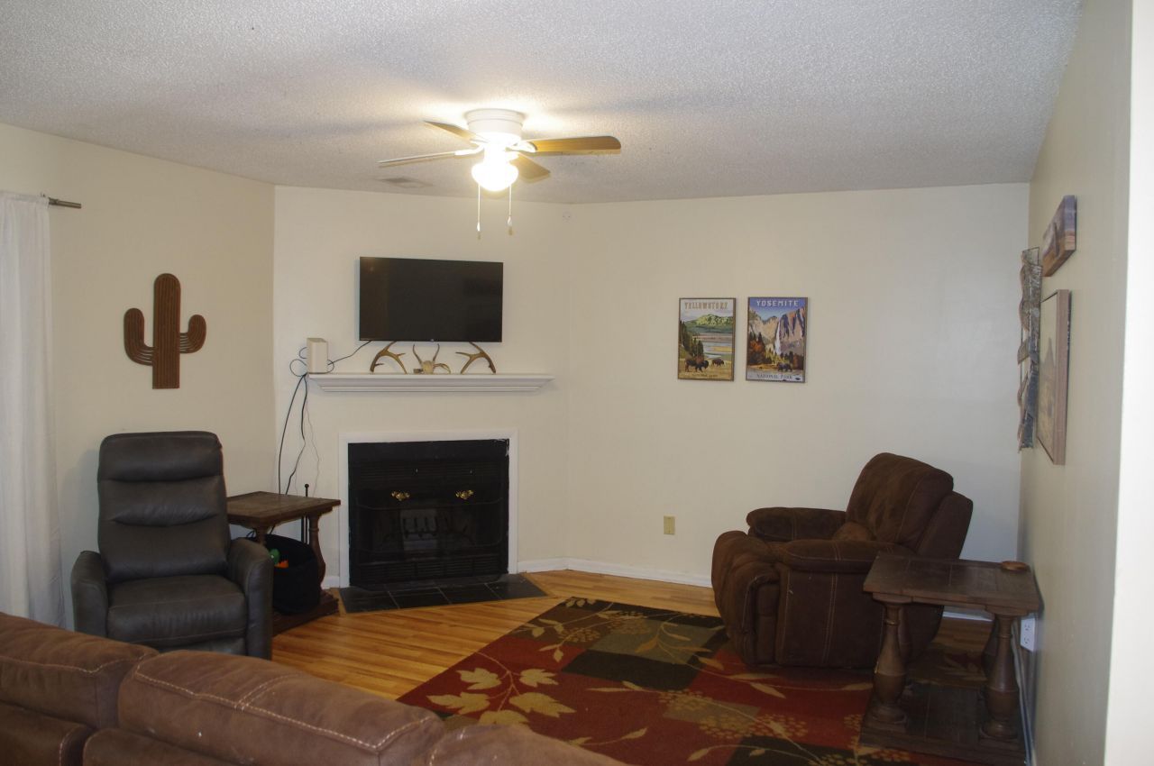 601 Greenmeadow Drive Photo 13