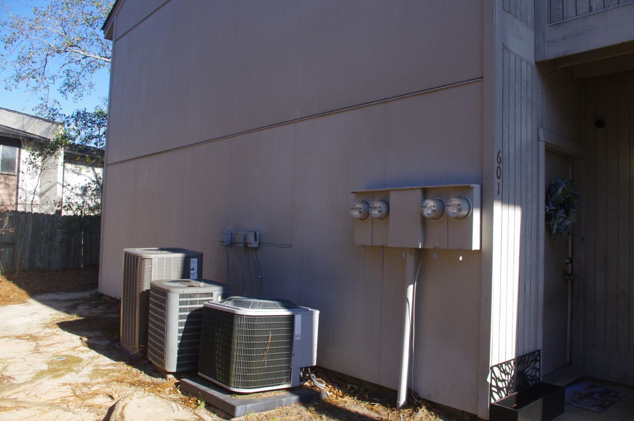 601 Greenmeadow Drive Photo 5