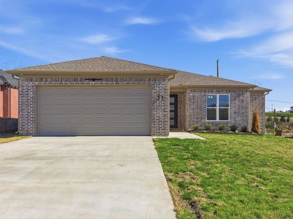 31 Walnut Valley Drive, Little Rock, AR 72211