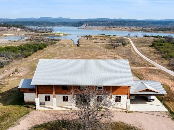421 Chimney Cove DR, Marble Falls, TX 78654