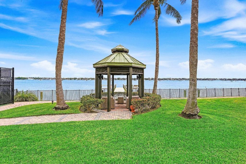 5200 N Flagler Drive, Unit 1502, West Palm Beach, FL 33407 Photo