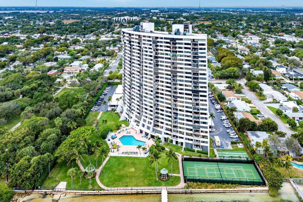 5200 N Flagler Drive, Unit 1502, West Palm Beach, FL 33407 Photo