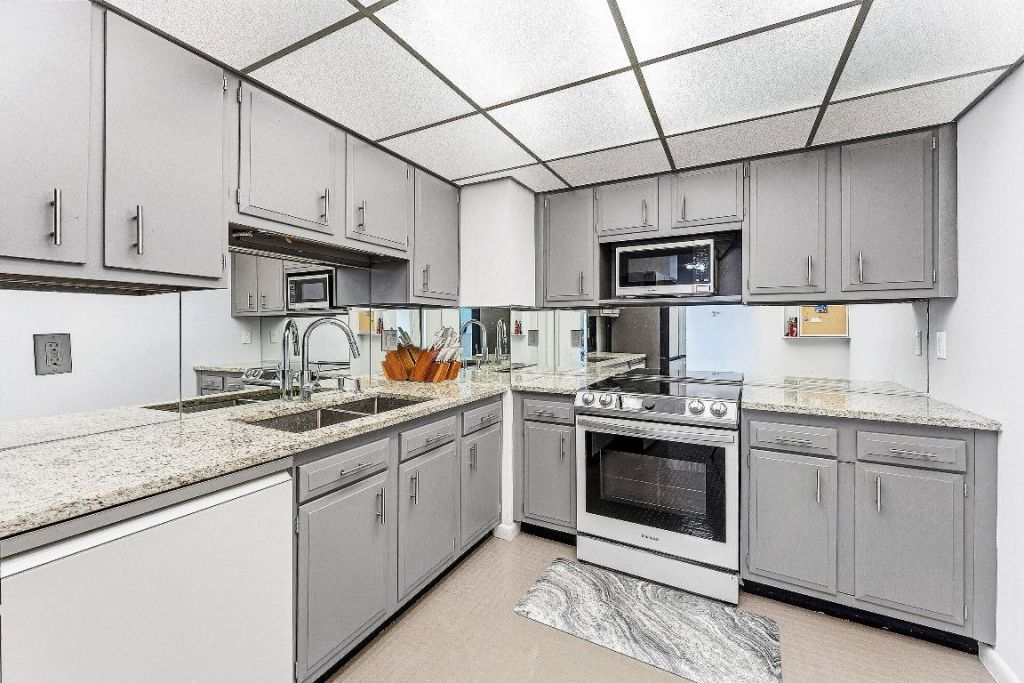 5200 N Flagler Drive, Unit 1502, West Palm Beach, FL 33407 Photo