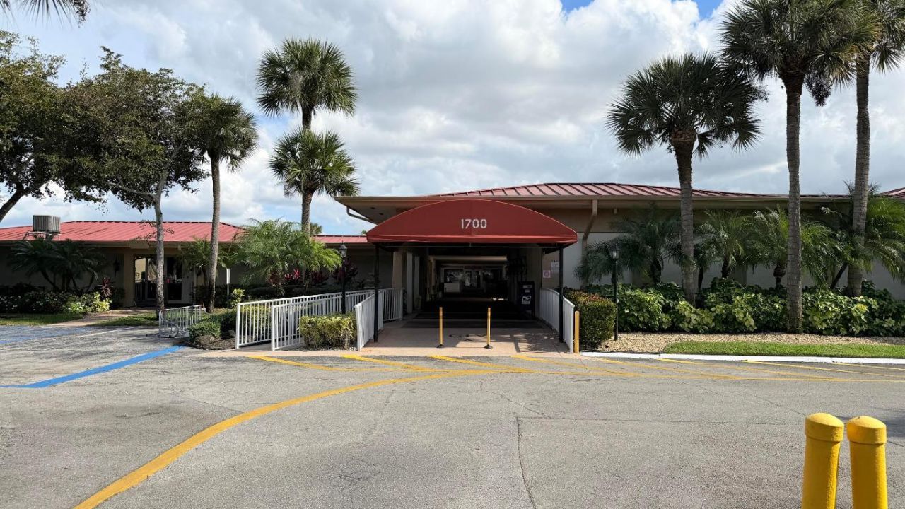 320 Lake Dora Drive, Unit 320, West Palm Beach, FL 33411 Photo