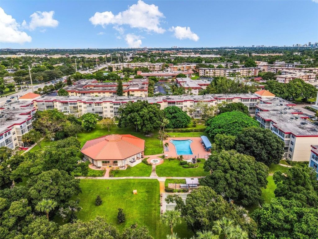 3001 NW 48th Avenue, Unit 442, Lauderdale Lakes, FL 33313 Photo