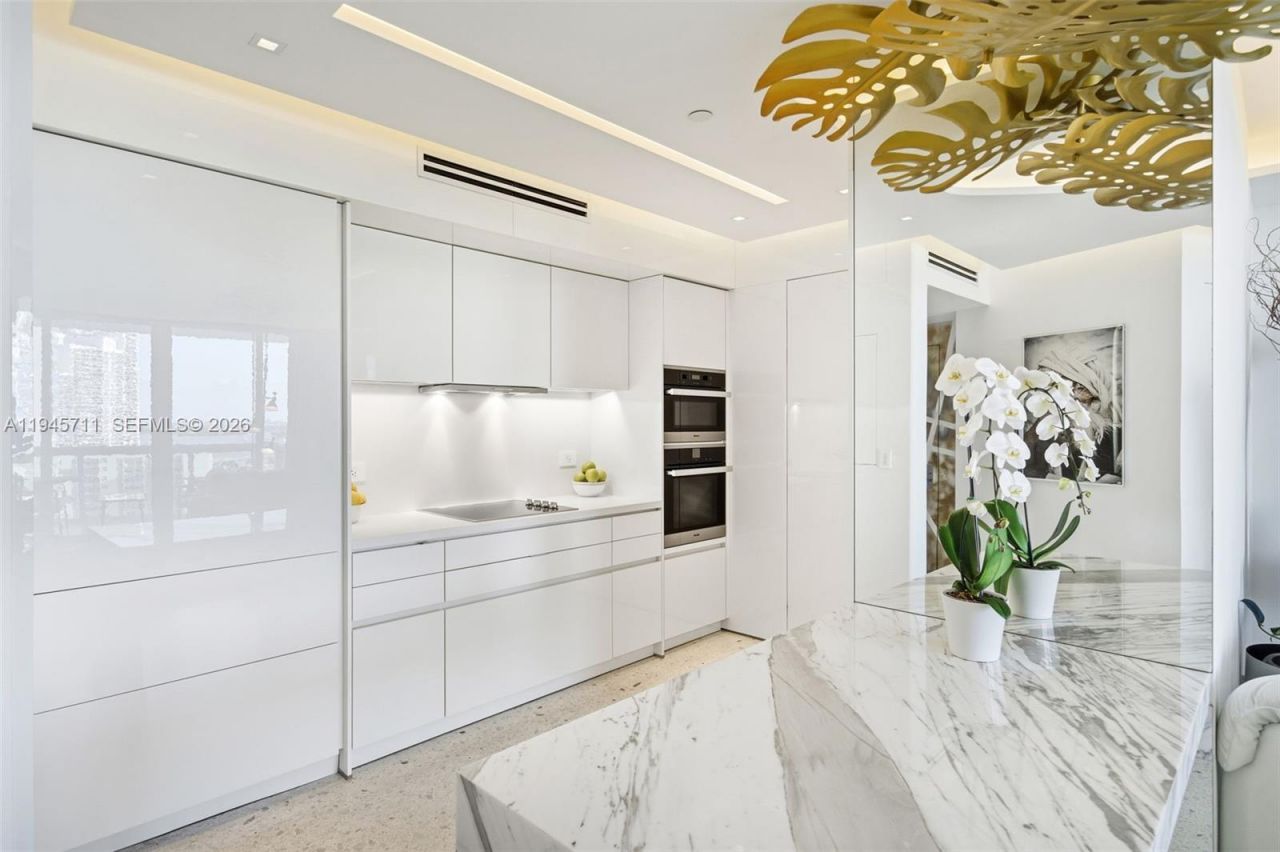 1000 S Pointe Dr, Unit 1606, Miami Beach, FL 33139 Photo