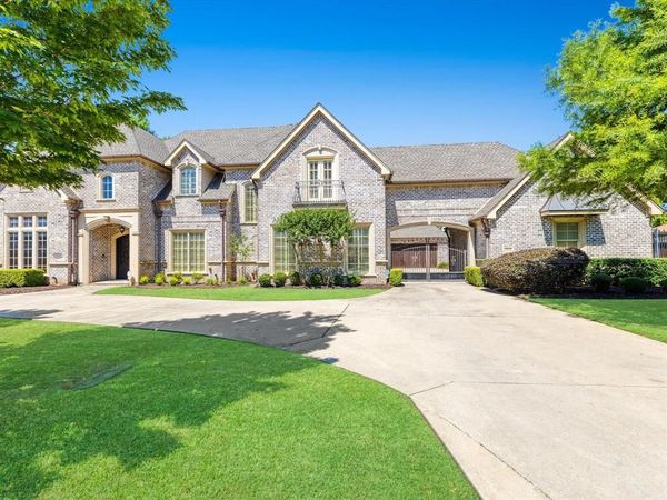2965 S Sunbeck Circle, Farmers Branch, TX 75234