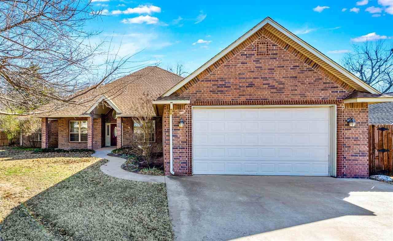 302 Timber Creek Cir, Fletcher, OK 73541 Main Photo