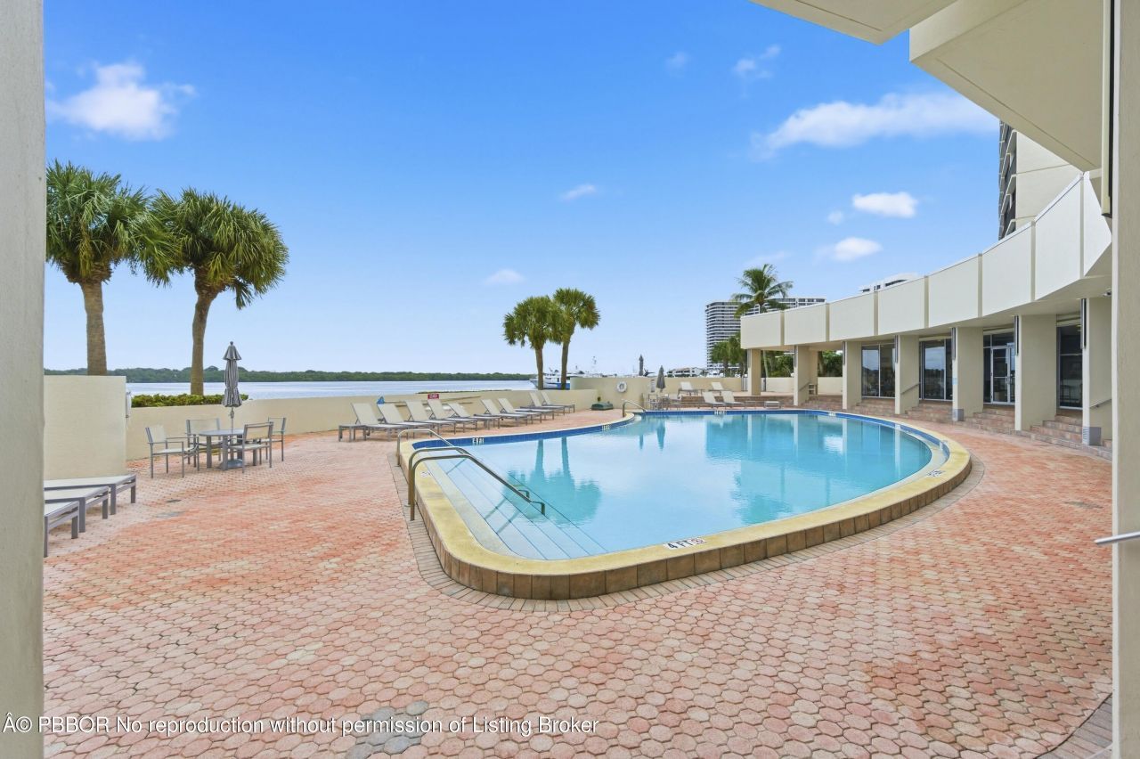 126 Lakeshore Drive, Unit 526, North Palm Beach, FL 33408 Photo