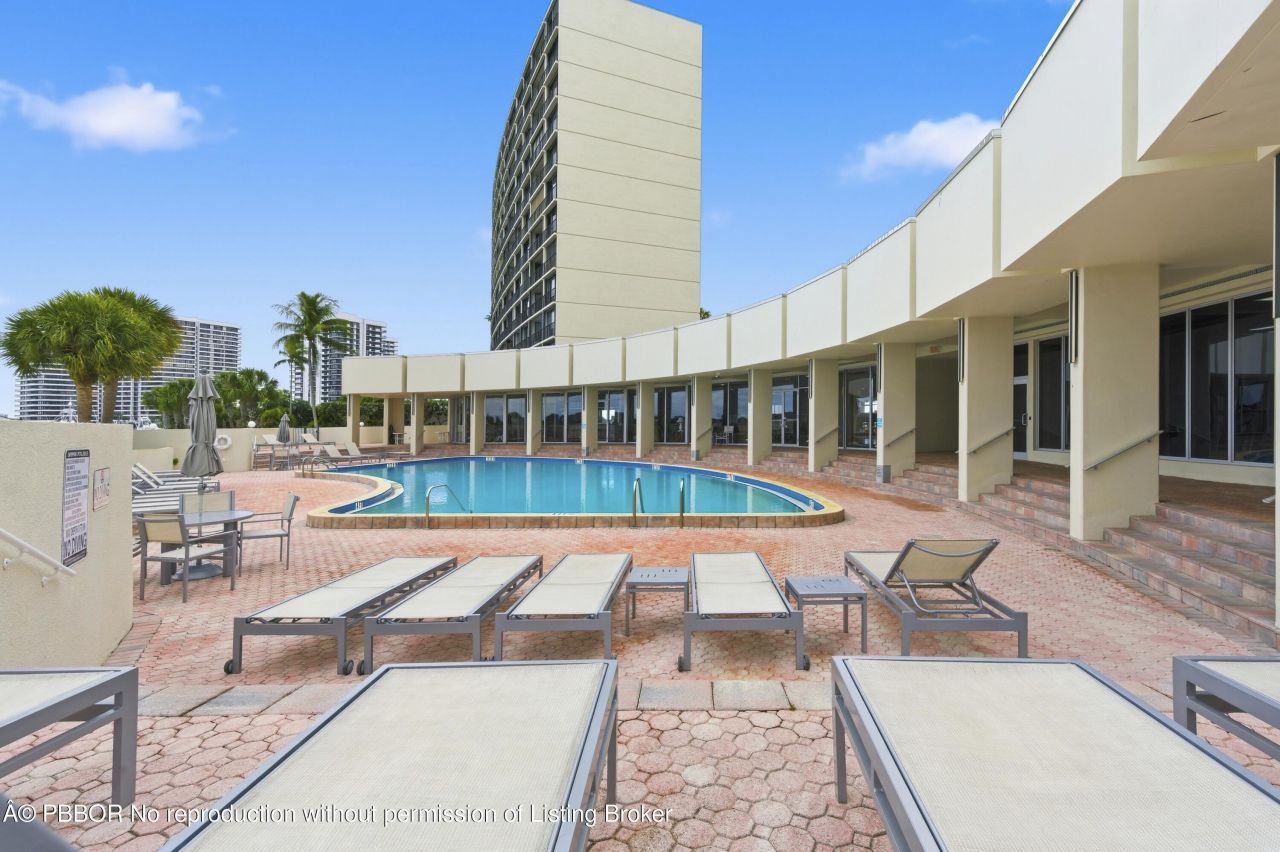 126 Lakeshore Drive, Unit 526, North Palm Beach, FL 33408 Photo