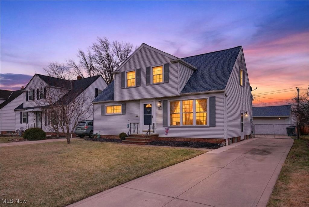 29566 Shaker Drive, Wickliffe, OH 44092 Main Photo