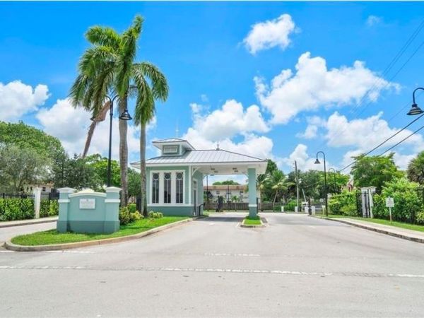 5300 NW 18th Street, Unit 4, Lauderhill, FL 33313