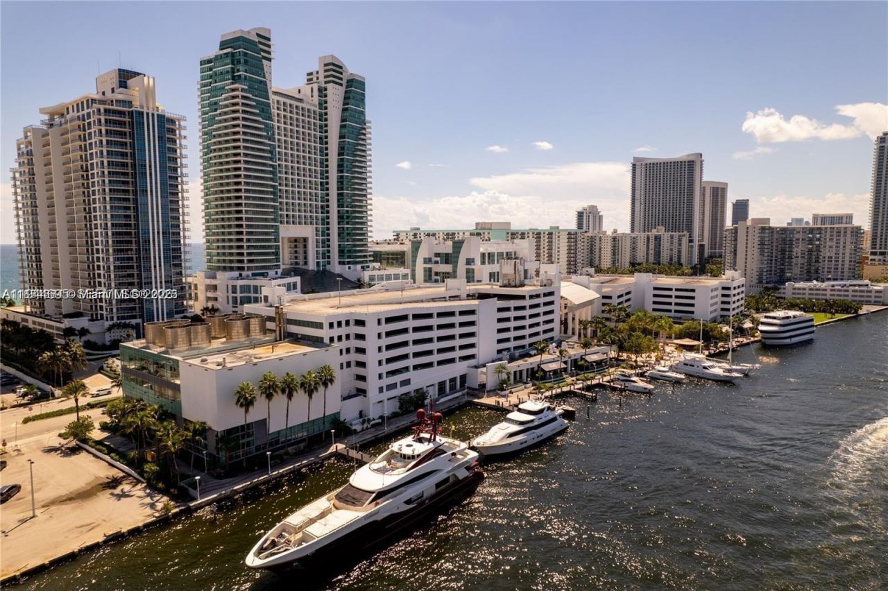 400 Leslie Dr, Unit 323, Hallandale Beach, FL 33009 Photo