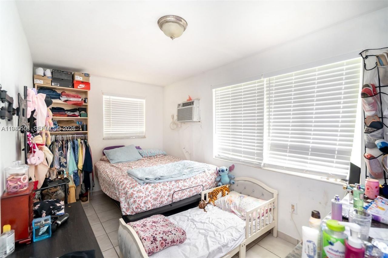 2331 NW 14th St, Miami, FL 33125 Photo